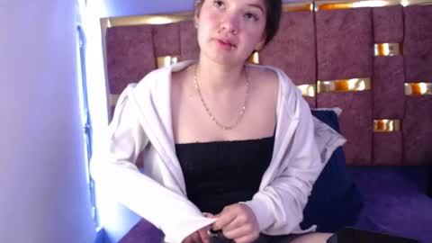 lilimini online show from March 18, 2026, 7:06 pm