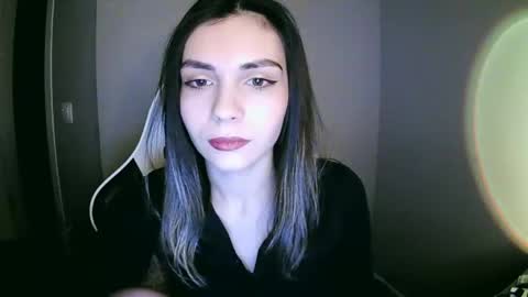 lilirose online show from December 21, 2024, 1:32 pm