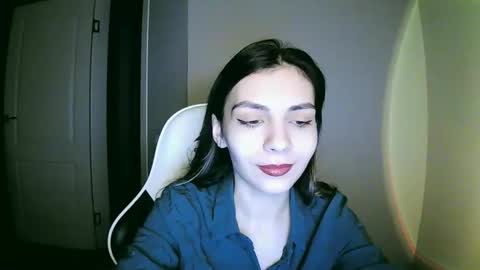 lilirose online show from December 23, 2024, 2:28 pm