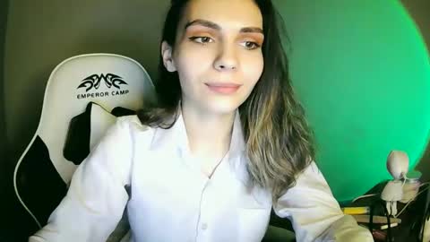 lilirose online show from December 26, 2024, 7:49 pm