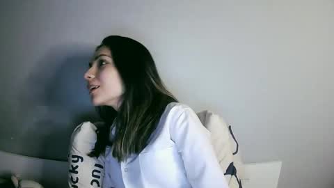 lilirose online show from February 14, 2025, 6:51 pm