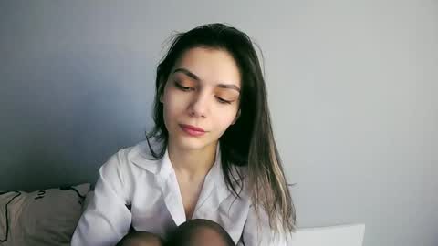 lilirose online show from February 18, 2025, 2:06 pm
