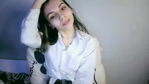 lilirose online show from February 21, 2025, 6:04 pm