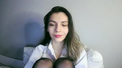 lilirose online show from February 28, 2025, 3:48 pm