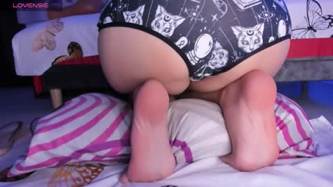 Snapshot of lilith_feet chatting on October 30, 2025, 3:19 am Lili online show from October 30, 2025, 3:19 am