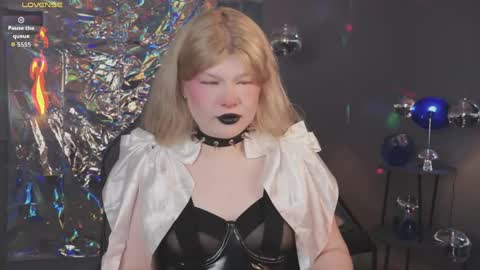 LilithNelson online show from April 16, 2026, 4:46 am