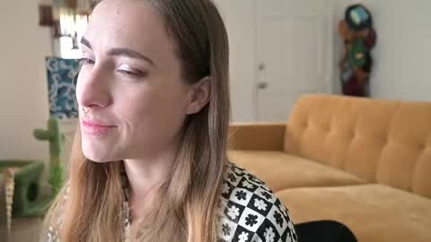 L online show from September 26, 2025, 4:44 pm