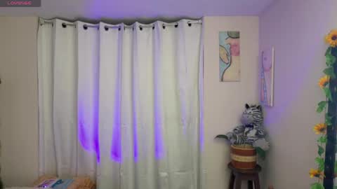 Snapshot of lilithrose_b chatting on April 15, 2026, 6:53 am Lele online show from April 15, 2026, 6:53 am