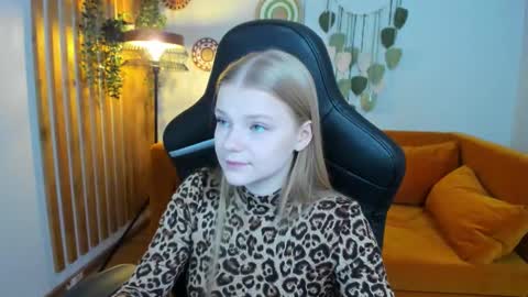 lilitrosen online show from September 18, 2025, 5:26 pm