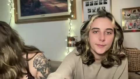 lilldaddysgirl online show from December 16, 2025, 12:15 am