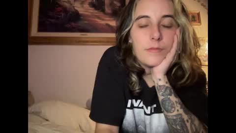 lilldaddysgirl online show from December 19, 2025, 5:03 am