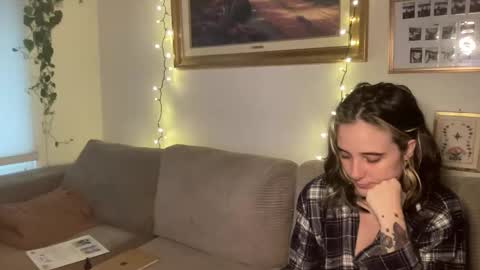 lilldaddysgirl online show from December 21, 2025, 5:20 pm