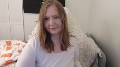 Anni online show from December 15, 2025, 8:40 am