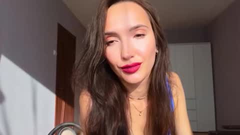 Lillian online show from September 26, 2025, 4:27 am