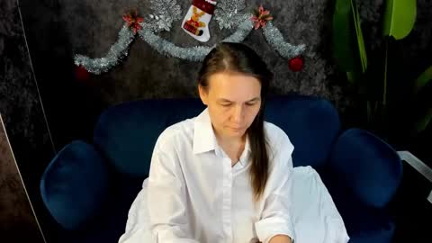 lillian_white1 online show from December 31, 2024, 12:32 am