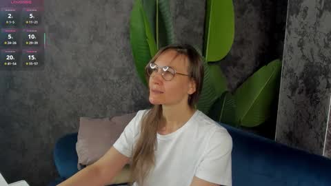 lillian_white1 online show from September 13, 2025, 12:32 am