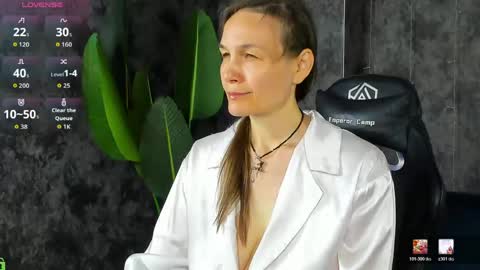 Snapshot of lillian_white1 chatting on June 8, 2026, 12:36 am lillian_white1 online show from June 8, 2026, 12:36 am