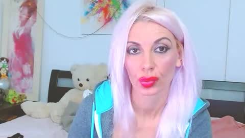 Lara online show from October 3, 2025, 8:06 pm