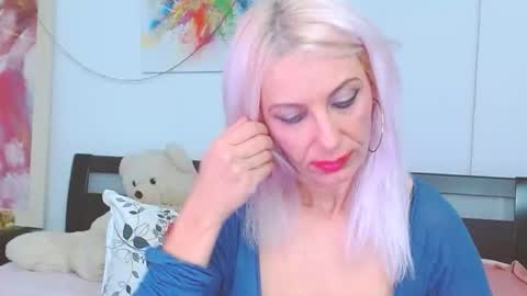 Lara online show from October 7, 2025, 11:35 pm