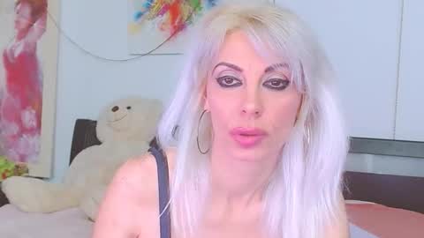 Snapshot of lillianasara chatting on May 4, 2026, 9:22 pm Lara online show from May 4, 2026, 9:22 pm