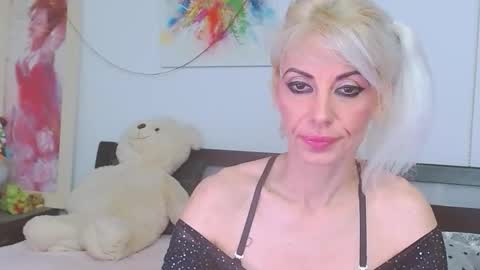Snapshot of lillianasara chatting on May 10, 2026, 7:52 pm Lara online show from May 10, 2026, 7:52 pm