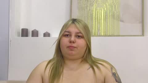 LillianHaig online show from December 23, 2024, 1:08 am