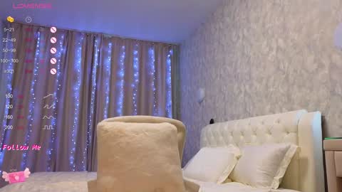 Snapshot of lilliasweety chatting on February 2, 2025, 5:42 am Lara Angel online show from February 2, 2025, 5:42 am