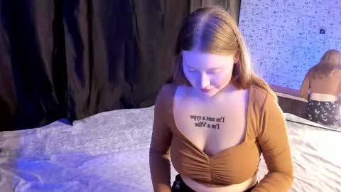 lillie_berry online show from October 2, 2025, 5:14 am