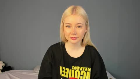 lillie_berry online show from May 26, 2026, 4:30 am
