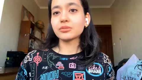 lillieborbon online show from November 17, 2025, 8:09 am