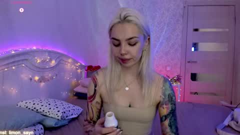 LilliMoore online show from October 5, 2025, 1:04 am