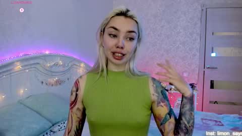 LilliMoore online show from December 2, 2025, 12:49 am