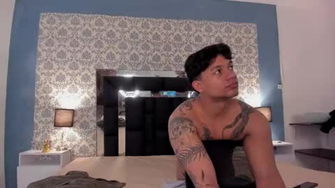 Snapshot of lillith_and_mike chatting on March 9, 2025, 5:44 am Lillith and Mike online show from March 9, 2025, 5:44 am