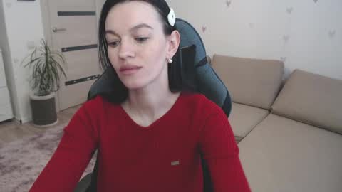 lilliyves online show from April 9, 2026, 11:26 am