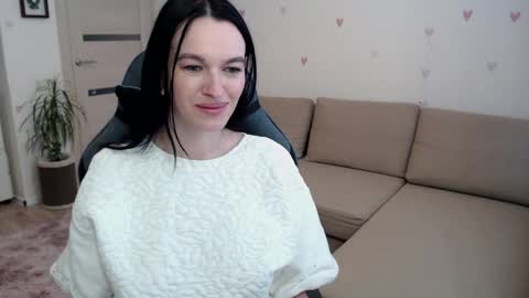 lilliyves online show from April 11, 2026, 11:25 am