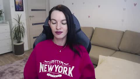 lilliyves online show from May 31, 2026, 4:36 pm
