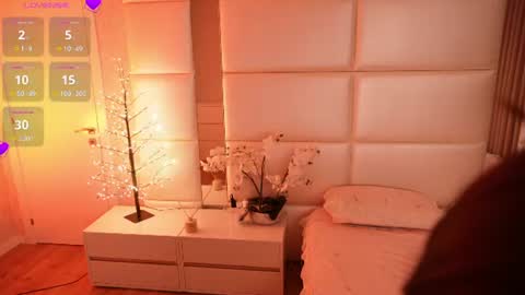 Lilly Colins online show from July 5, 2026, 9:33 pm
