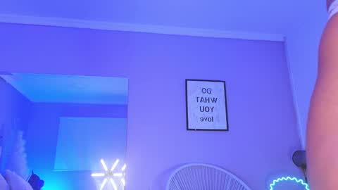 Snapshot of lilly_dollss chatting on February 2, 2025, 8:41 pm Sofia online show from February 2, 2025, 8:41 pm