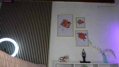 Snapshot of lilly_dollss chatting on September 17, 2025, 12:51 pm Sofia online show from September 17, 2025, 12:51 pm