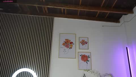 Snapshot of lilly_dollss chatting on October 19, 2025, 1:01 pm Sofia online show from October 19, 2025, 1:01 pm