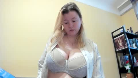 Lilly Depp online show from January 7, 2026, 8:17 am