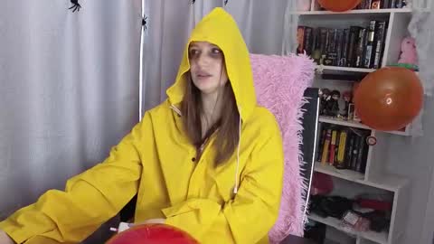 LillyFan X online show from October 27, 2025, 5:11 am