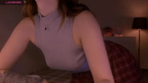 LillyFarey online show from September 21, 2025, 4:19 pm