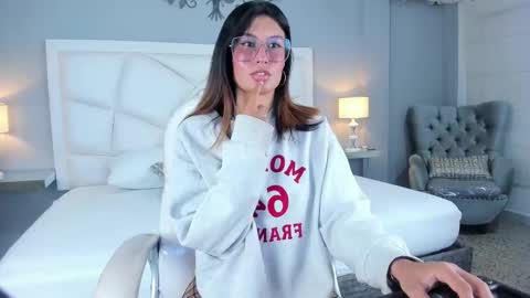 Lilly  online show from October 7, 2025, 4:31 am