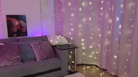Lilu online show from December 25, 2024, 6:09 am
