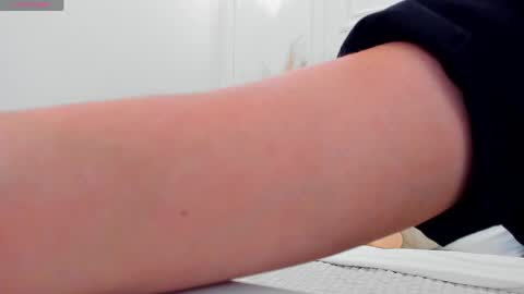 Snapshot of liludavis chatting on April 16, 2026, 12:28 pm Lilu online show from April 16, 2026, 12:28 pm