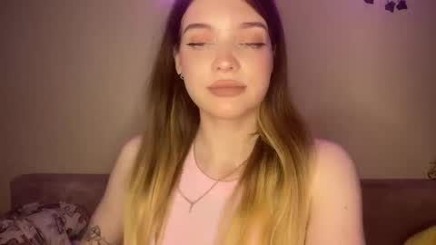 Snapshot of lily__moon_ chatting on April 13, 2026, 6:57 pm Lily online show from April 13, 2026, 6:57 pm