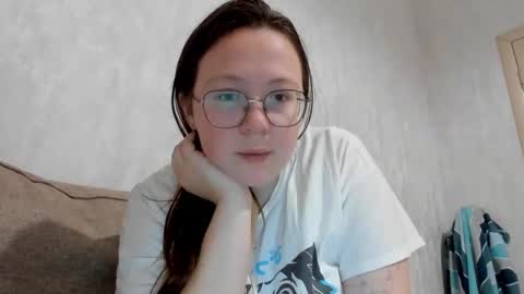 Lily Chays online show from October 14, 2025, 7:36 pm