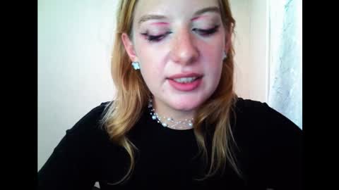 Snapshot of lily_ember chatting on September 18, 2025, 8:11 pm lily_ember online show from September 18, 2025, 8:11 pm