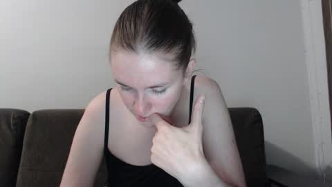 lily_love_x online show from October 2, 2025, 11:23 pm